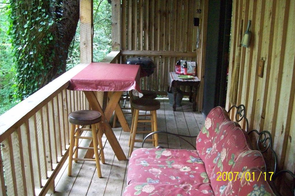 Garden Of Eden Cabins Cosby Exterior photo